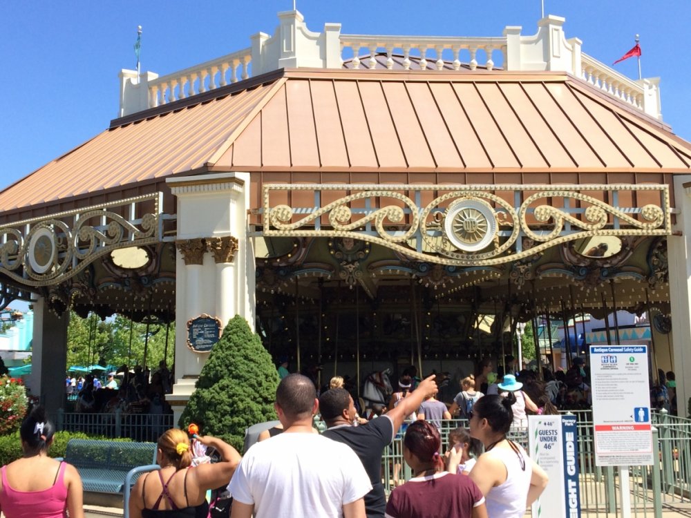 83136197_AntiqueCarousel.thumb.JPG.e477974214f7600883b12f77cf75957d.JPG