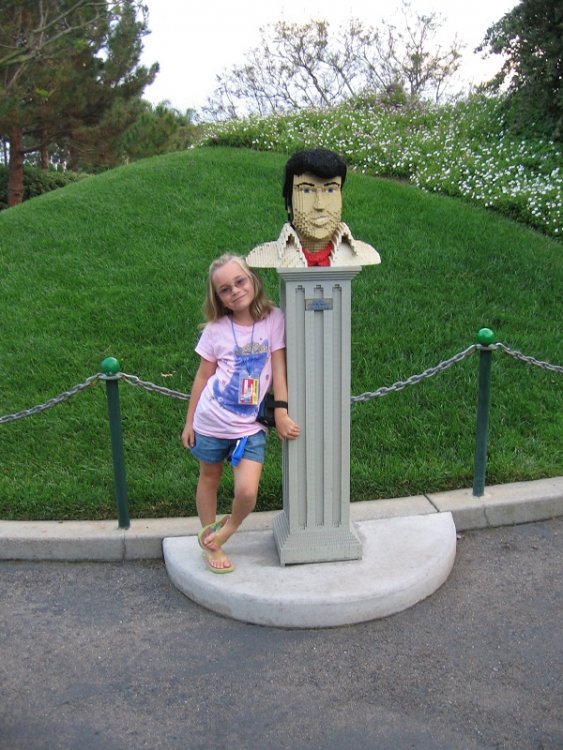 837132097_Miniland1-Elvis.thumb.JPG.bc7ed42475e4d0ed30d0d8494ae7d072.JPG