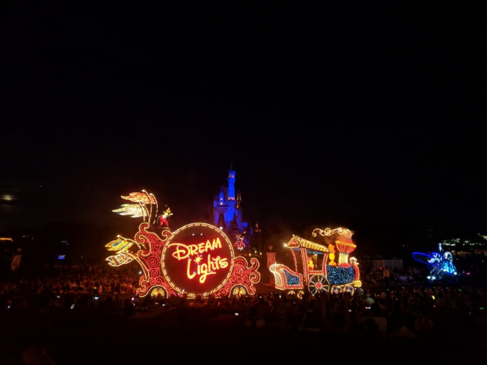 846495562_DreamLightsMickey.thumb.jpg.32b44d19b6863a6e0ec09f8218aeef7f.jpg
