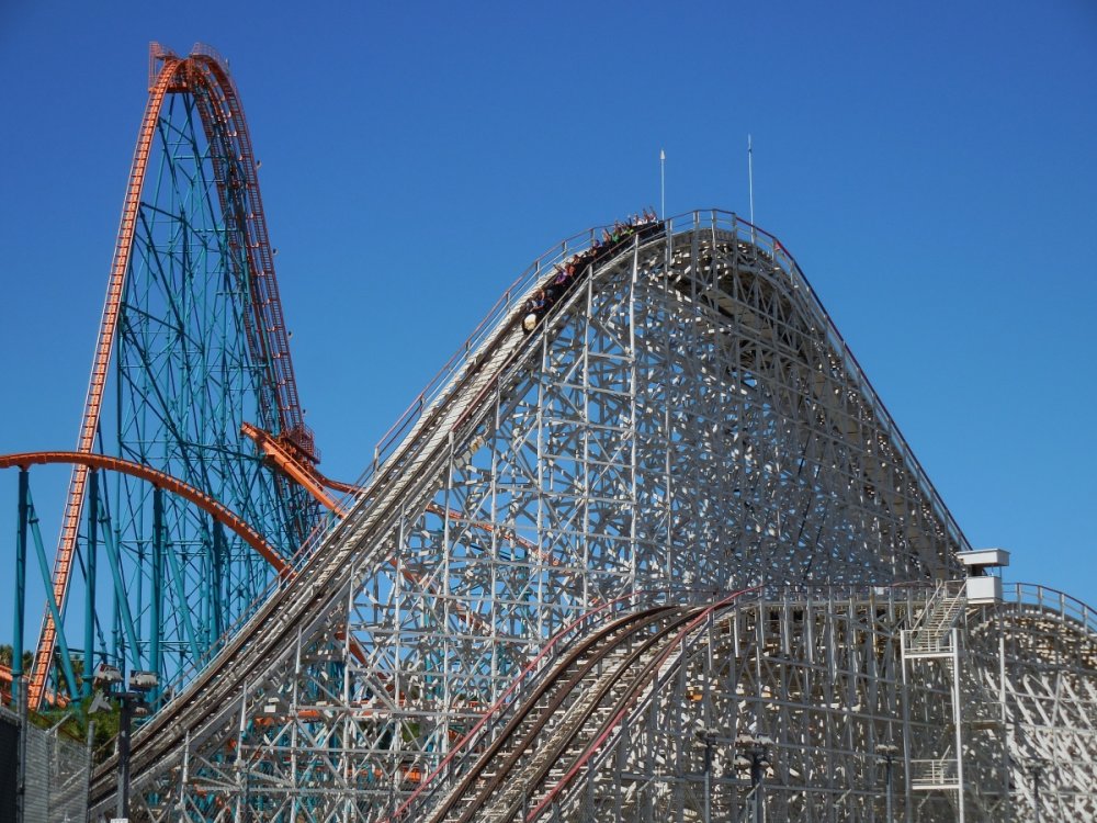 85099082_Colossus(SixFlagsMagicMountain).thumb.jpg.2da4d84f360aff904c9c3a0914b06d74.jpg