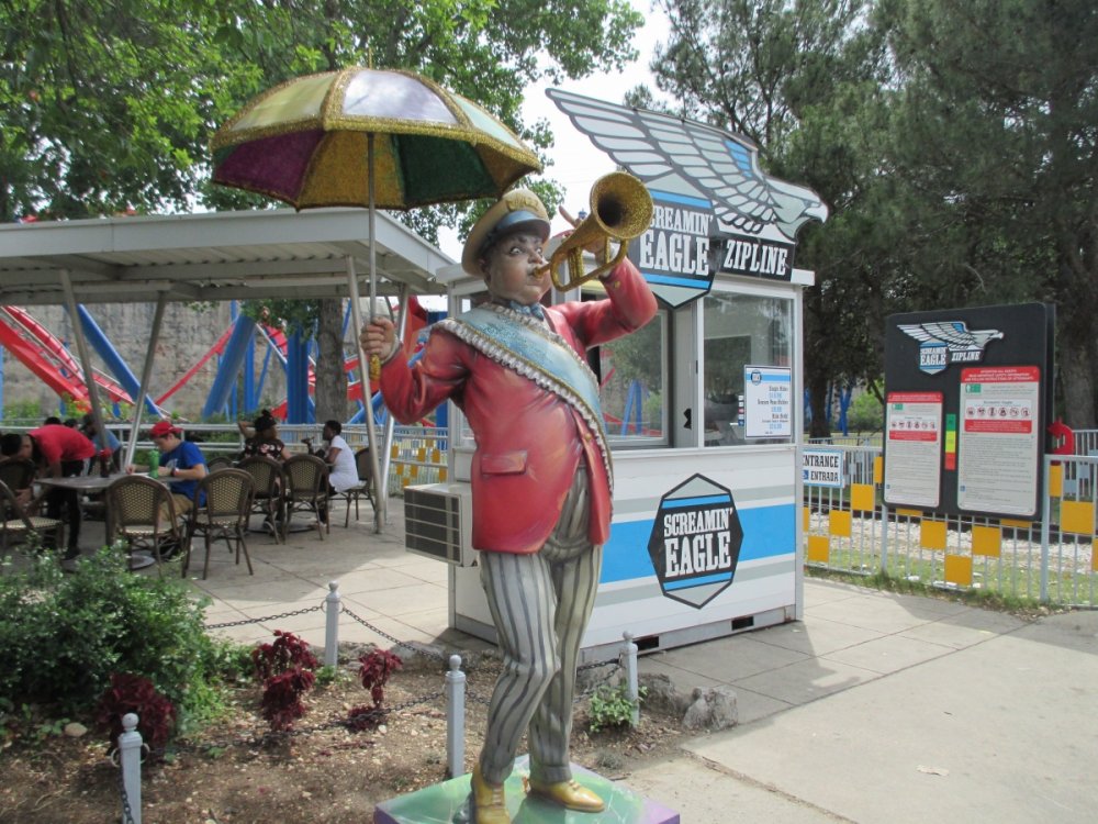 867407745_ScreaminEagleEntrance.thumb.jpg.0630acb10935ee607058774be3efa5ee.jpg