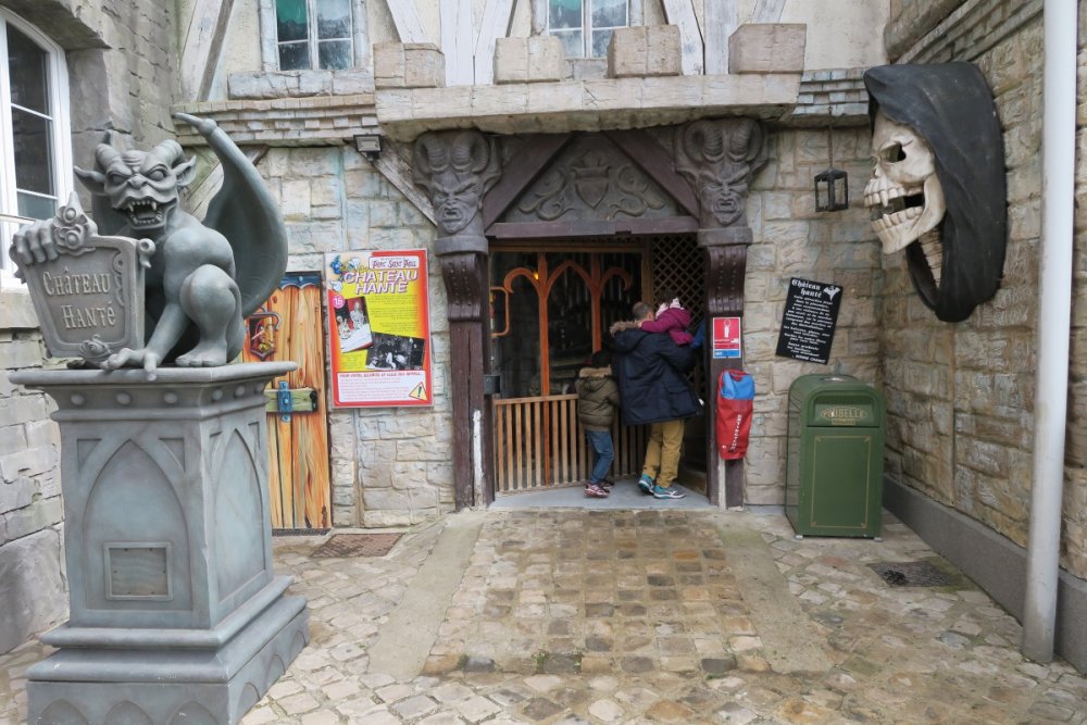 872493082_ChateauHanteEntrance.thumb.jpg.04fd86b33ebae9b1217ca3834af3351b.jpg
