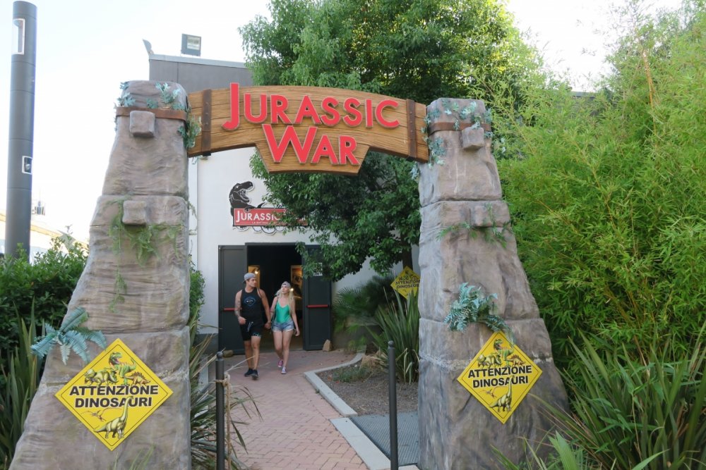 905225888_JurassicWarEntrance.thumb.JPG.2a55be455ac7762afafcb068fd579977.JPG