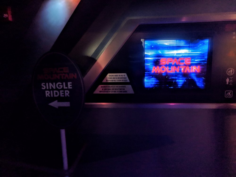 91395024_SpaceMountainSingleRiderLine.thumb.jpg.58ccb077703f6819f014257371b30059.jpg