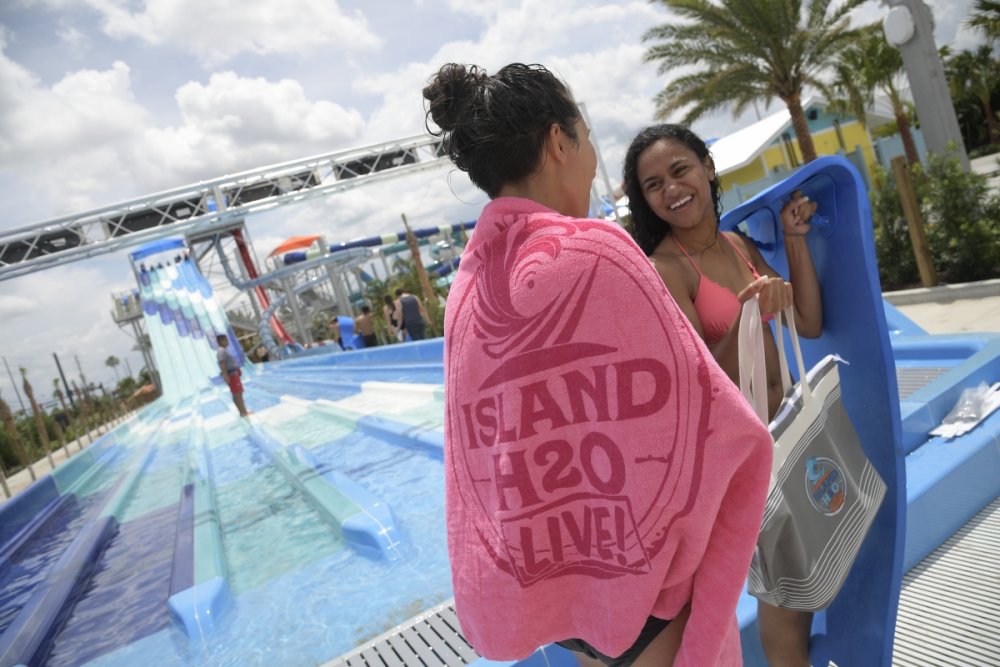 941705829_IslandH20Live!PinkTowel.thumb.JPG.57f42147cea4b9c6b08f02e219dcb982.JPG