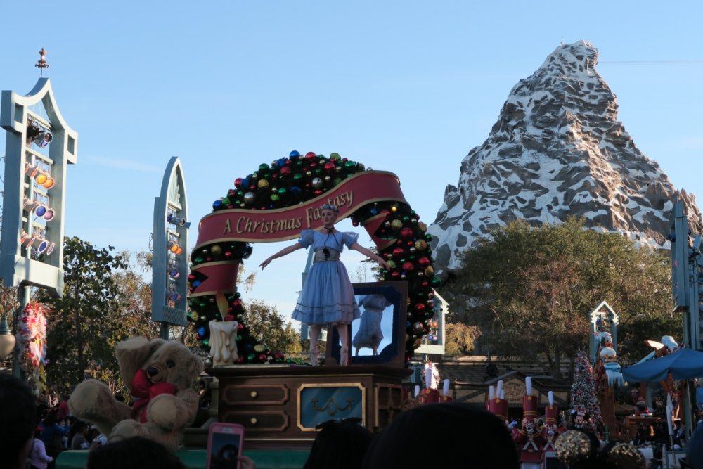 970236360_ChristmasFantasyFloat1.thumb.jpg.6f7abb7ed97ddd473c9f0ae21f05afbe.jpg