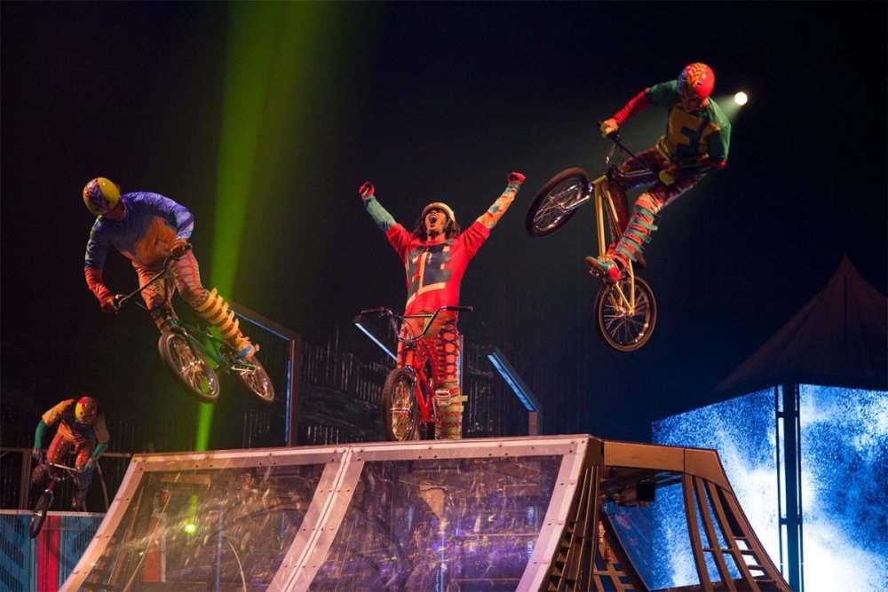 Cirque10.thumb.JPG.c7ae067dbef675c785c01df98378f9b9.JPG