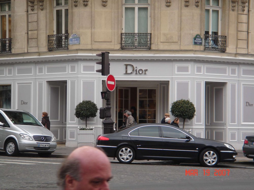 DIOR.thumb.JPG.5455f7ee068319c7fafc276dda3e56d7.JPG