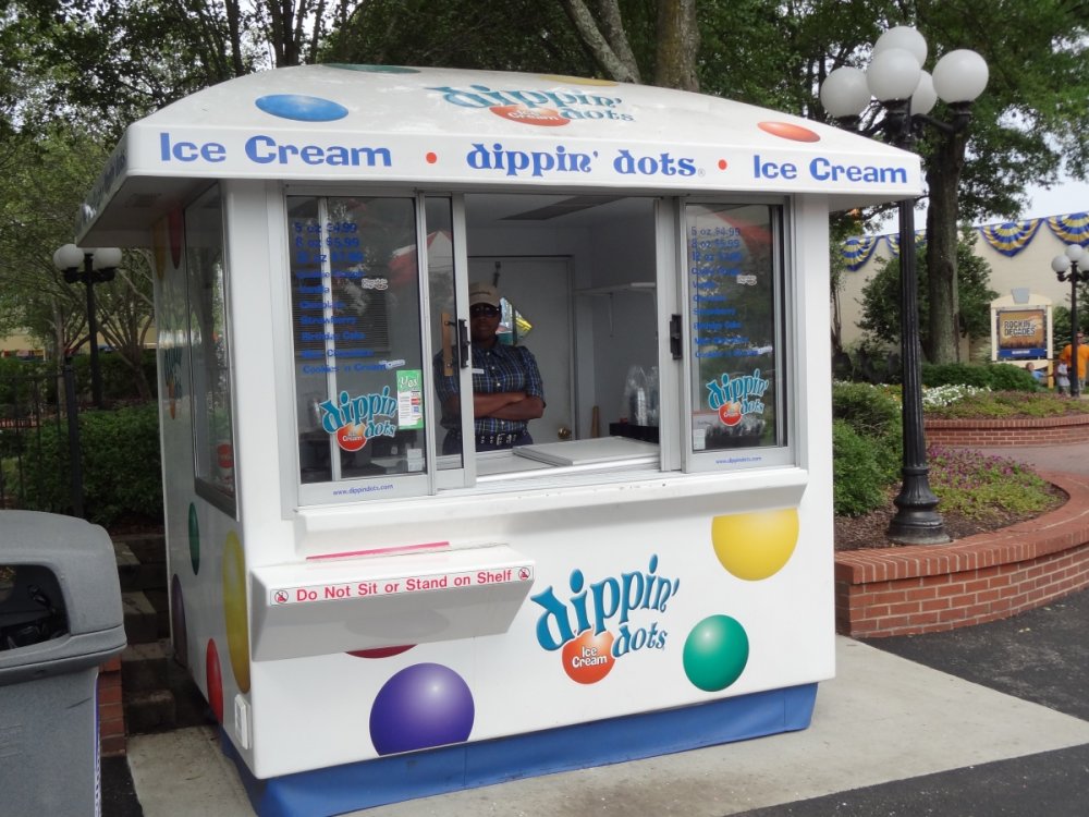 Dippin_Dots_stand_at_Carowinds.thumb.jpg.cbceea217d91b8ce8c269f1cbef1aaf7.jpg