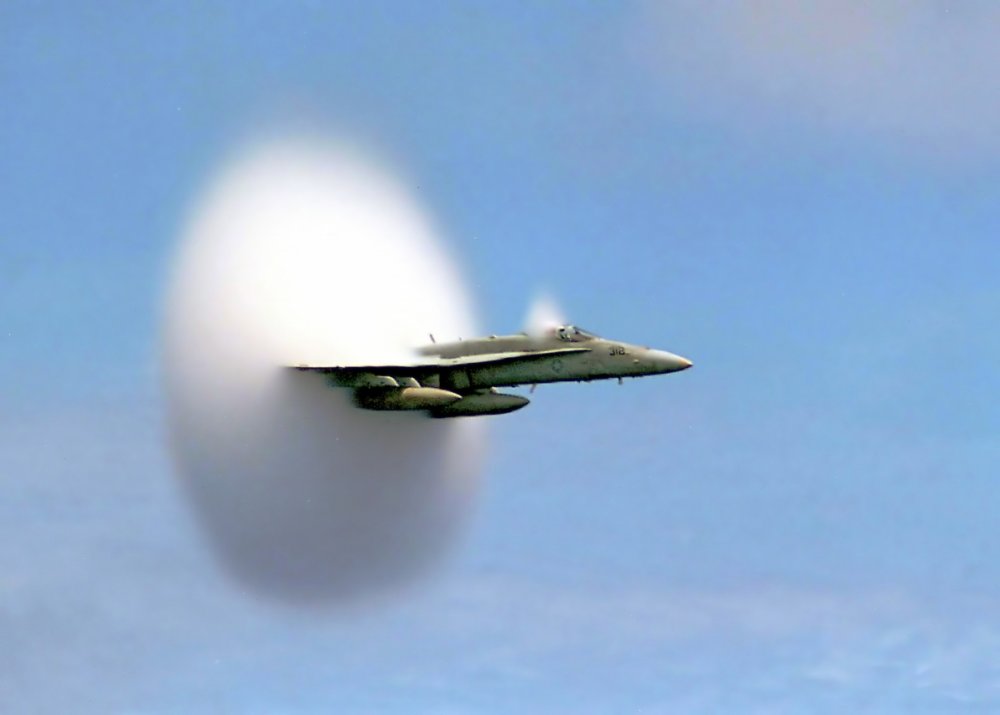 FA-18_Hornet_breaking_sound_barrier_(7_July_1999)_-_filtered.thumb.jpg.408843e84dca3f63740df0192ee2a42a.jpg