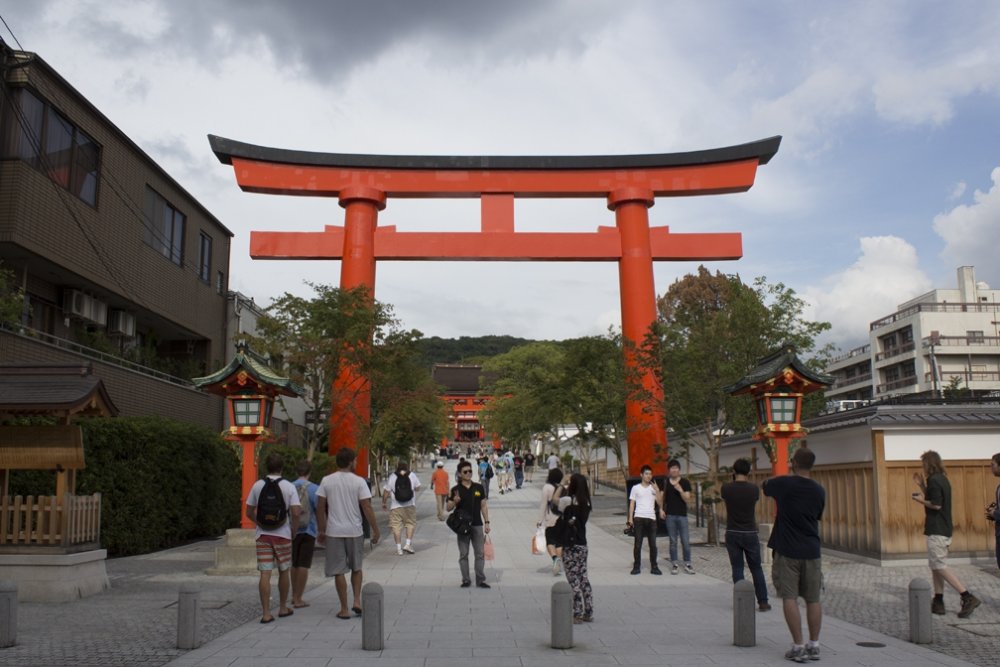 FushimiInariEntrance.thumb.jpg.df7ae167a47ccbe5f9da127d989d8113.jpg