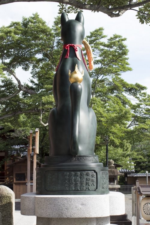 FushimiInariFoxBack.thumb.jpg.fb8178f4f6a563ba4810e41df487f25f.jpg