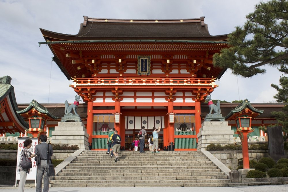 FushimiInariMainShrine2.thumb.jpg.589b80482b86e307ba3a8bc41ab875a6.jpg