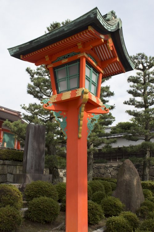 FushimiInariPoleLantern.thumb.jpg.3f88bb0ee33dd28d713a1ab097aa8fd8.jpg