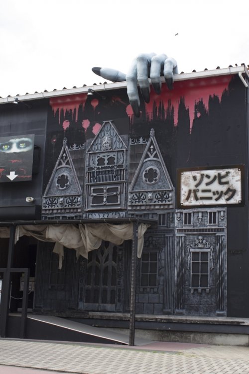 HauntedHouse.thumb.jpg.d4352735dccf4d03be8eb923da036515.jpg