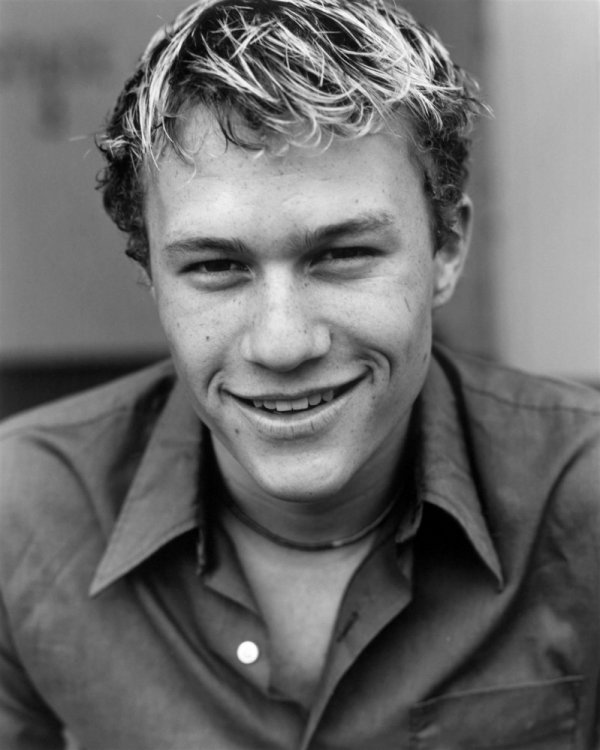 Heath-heath-ledger-906794_1319_1650.thumb.jpg.c40513f5ab5b65216b478d5c0a6ad2d5.jpg
