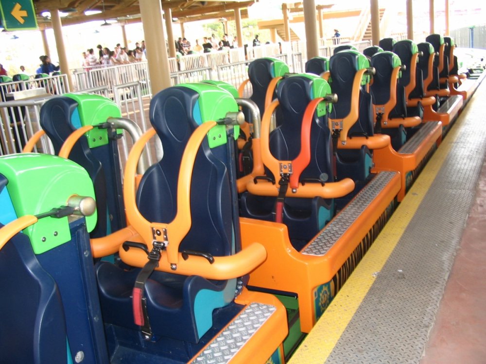 Kingda_Ka_train.thumb.jpg.07657e7e37b1af030710a47d586a11fb.jpg