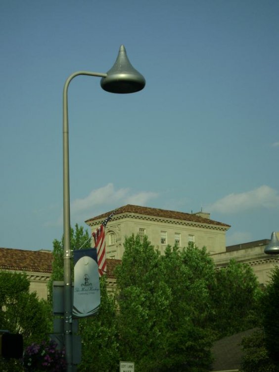 Kissstreetlamp.thumb.JPG.8185cf1c2a12ecbbbe4890893621b5eb.JPG