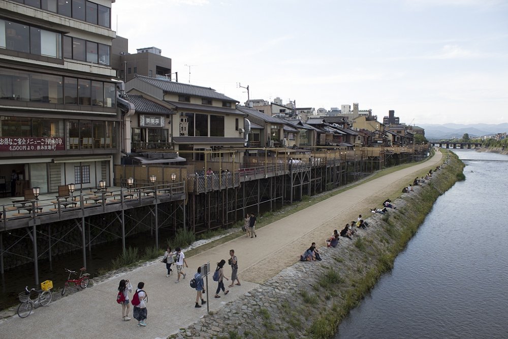 KyotoRiverside.thumb.jpg.515fbbbb805a236fae5b5f8510860189.jpg