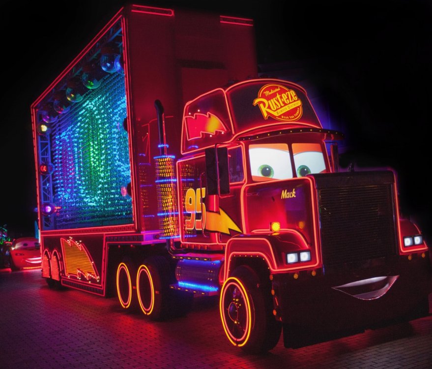 Mack-Truck-in-Paint-the-Night-1_15_DLR_9507.thumb.jpg.24bdeeeb8174faebc9c86d40a95cf212.jpg