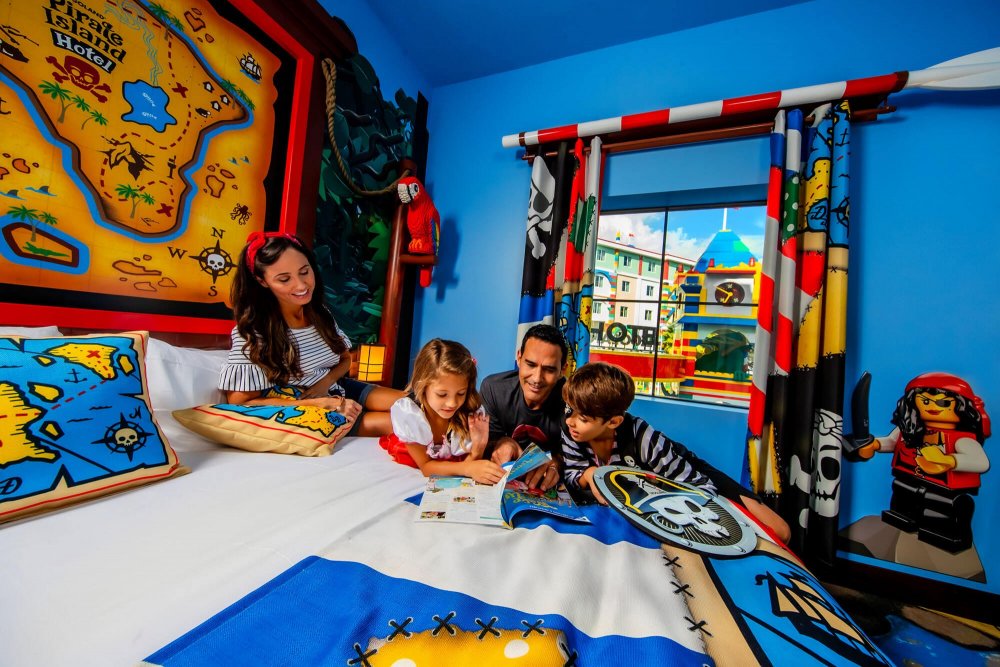 Pirate-Island-Hotel-guest-room-at-LEGOLAND-Florida-Resort-in-Winter-Haven.thumb.jpg.1a070e96ddebea4b9acdf7345d5159a7.jpg