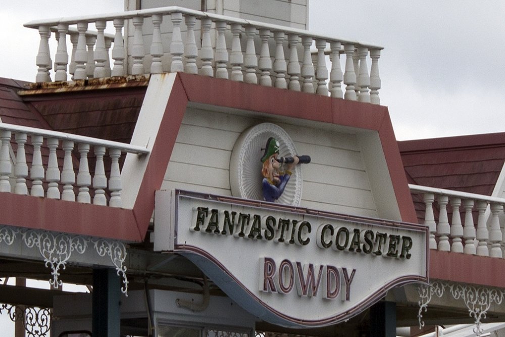 RowdyCoasterSign.thumb.jpg.d6dcb6514be5fade29361675ec5613a3.jpg
