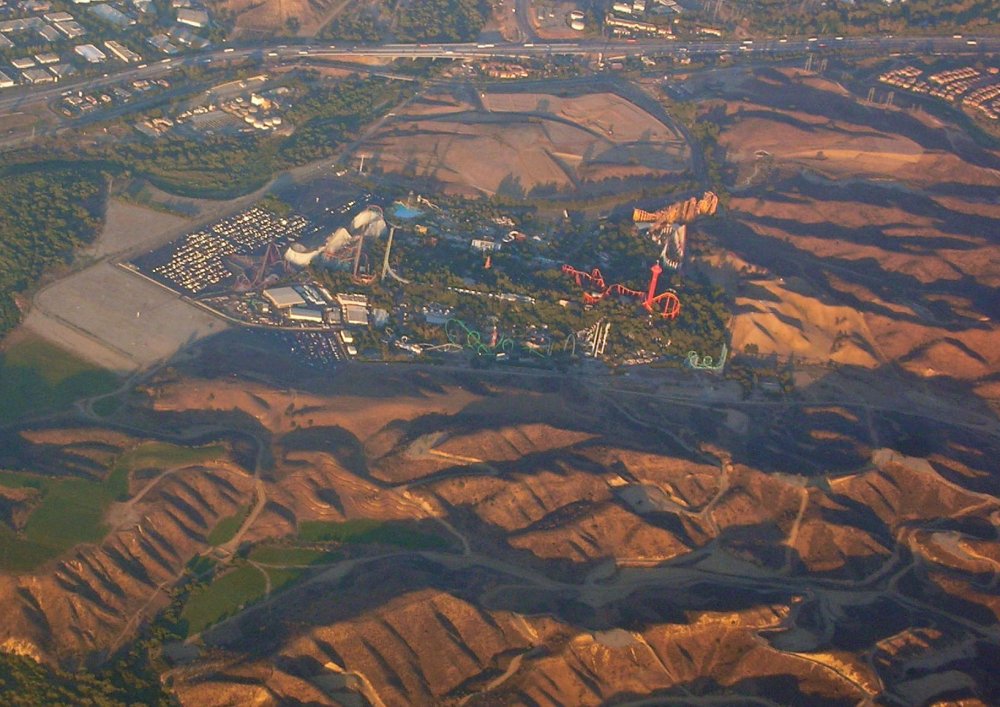 SixFlagsMagicMountainAerialView.thumb.jpg.8f7040d251fd0fd1f06cc5a21b8794c1.jpg