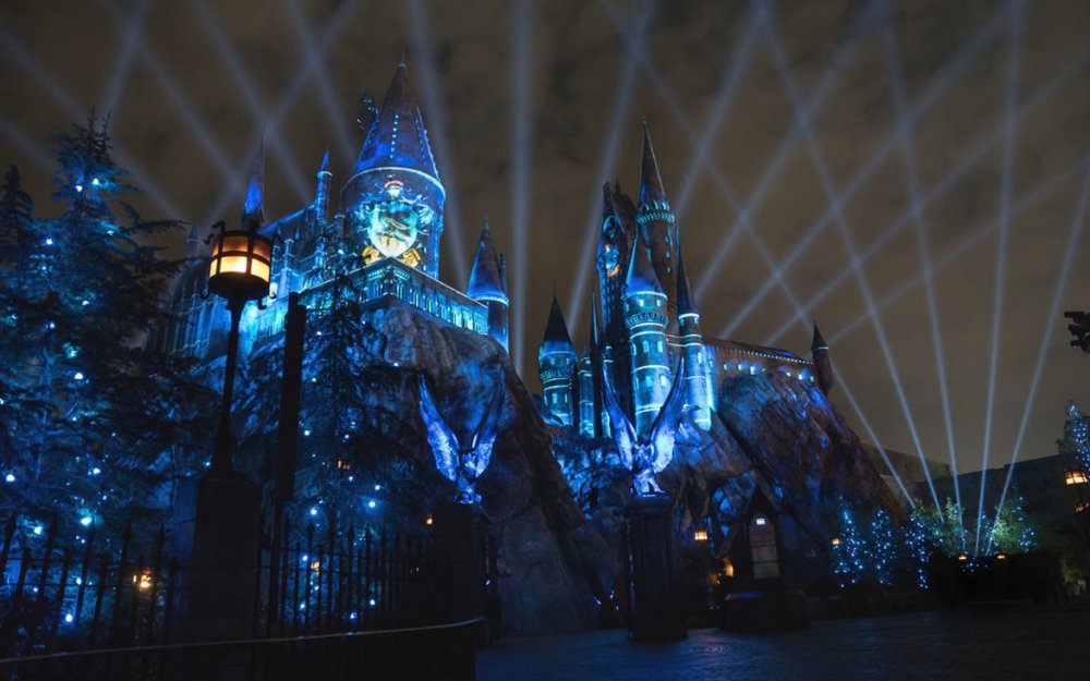 The-Nighttime-Lights-at-Hogwarts-Castle-Ravenclaw-1170x731.thumb.jpg.1d6b894048c990dff1c26c3062cc7c34.jpg