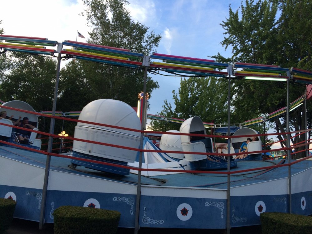 Tilt-a-Whirl.thumb.JPG.920a930f243712fe61dd5d6449f3902c.JPG