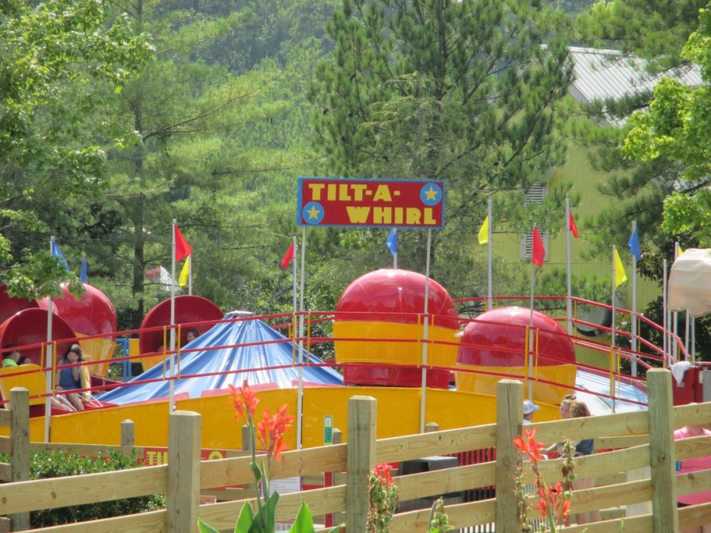 Tilt-a-Whirl.thumb.jpg.9a77e52fb5a850c91f8e9fc30380a89d.jpg