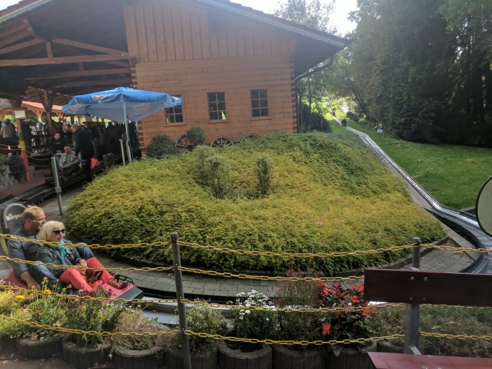 Twinbob-Rodelbahn.thumb.jpg.a28bfddbdd3f855ae91a411e465dcb23.jpg