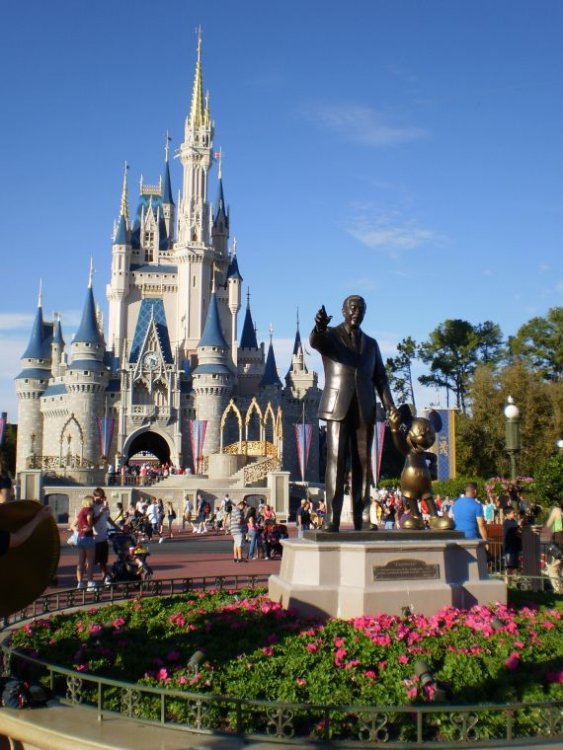 WDWcastleresized.thumb.jpg.87bba532f0f1102cbfadc62fbca3d6a6.jpg