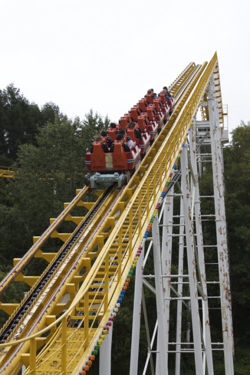 YellowCoasterLift.thumb.jpg.77620e7787aaacffd02c0beb2d7b404f.jpg