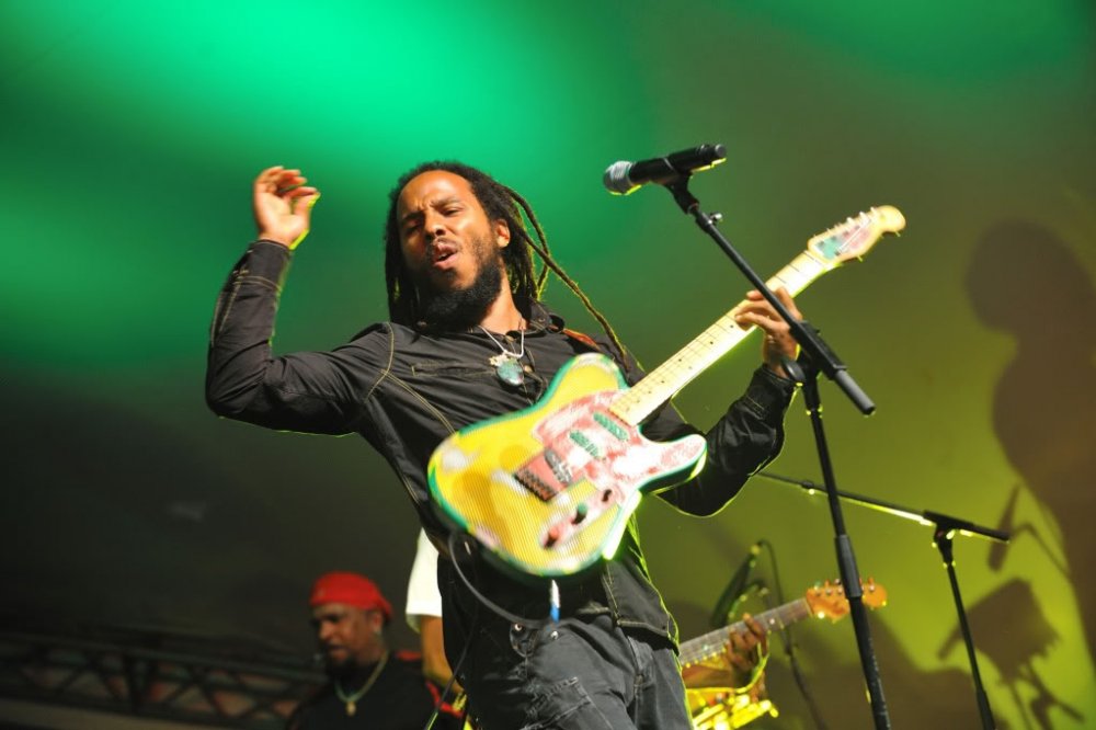 Ziggy-Marley-345-c-Sean-M-Hower.thumb.jpg.2ce8bb2754a9f686e09d91f5c8a962bb.jpg