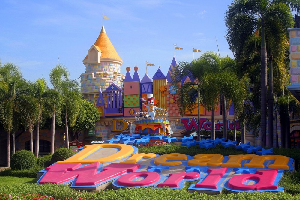 DREAM WORLD Bangkok FULL TOUR!  BEST VALUE Theme Park in Thailand