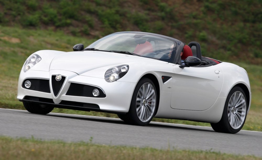 alfa-romeo-8c-spider-1.thumb.jpg.fd620629057eb2f0b26f0ec9d52c69f8.jpg