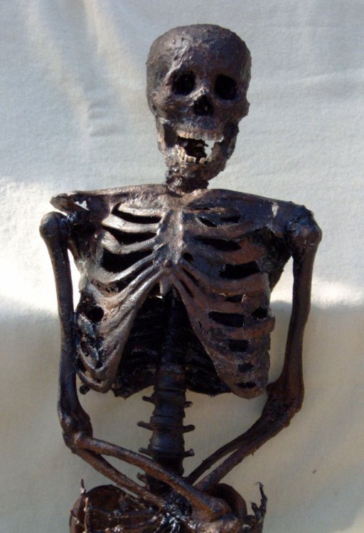 crispy_the_burnt_skeleton2_by_spacemonkeysfx-d3df1tr.thumb.jpg.12874dd1cc013083422a7fc24f339a3f.jpg