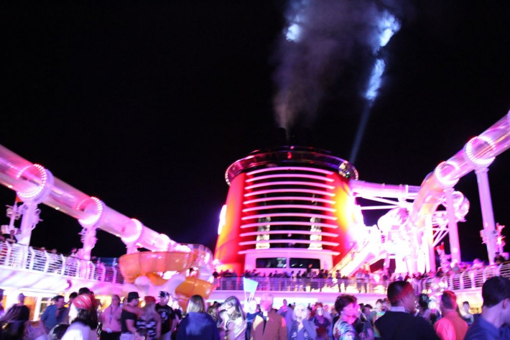cruise105.thumb.jpg.cc4405eb2e82db926567ee1440cfa78c.jpg