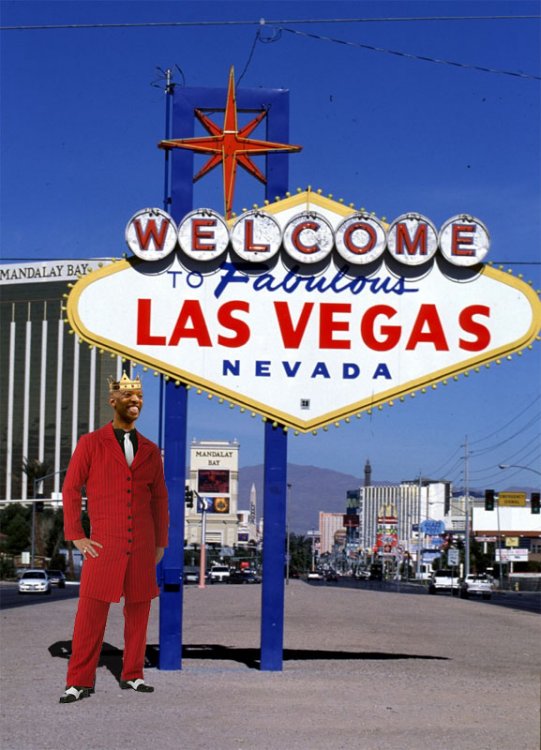desmond_vegas_sign.thumb.jpg.f33417d7718ec1646e25f2e699965c96.jpg