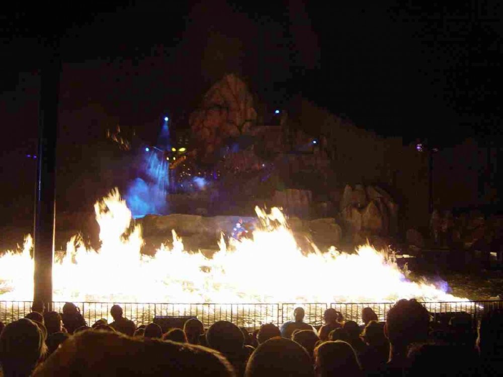 fantasmic.thumb.jpg.f567b8093a6ede1b6af937e53ab571ad.jpg