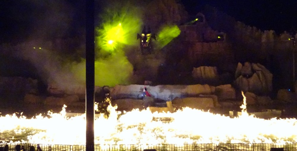 fantasmic1.thumb.jpg.56e26f72289544ba8f57d56f319eea49.jpg