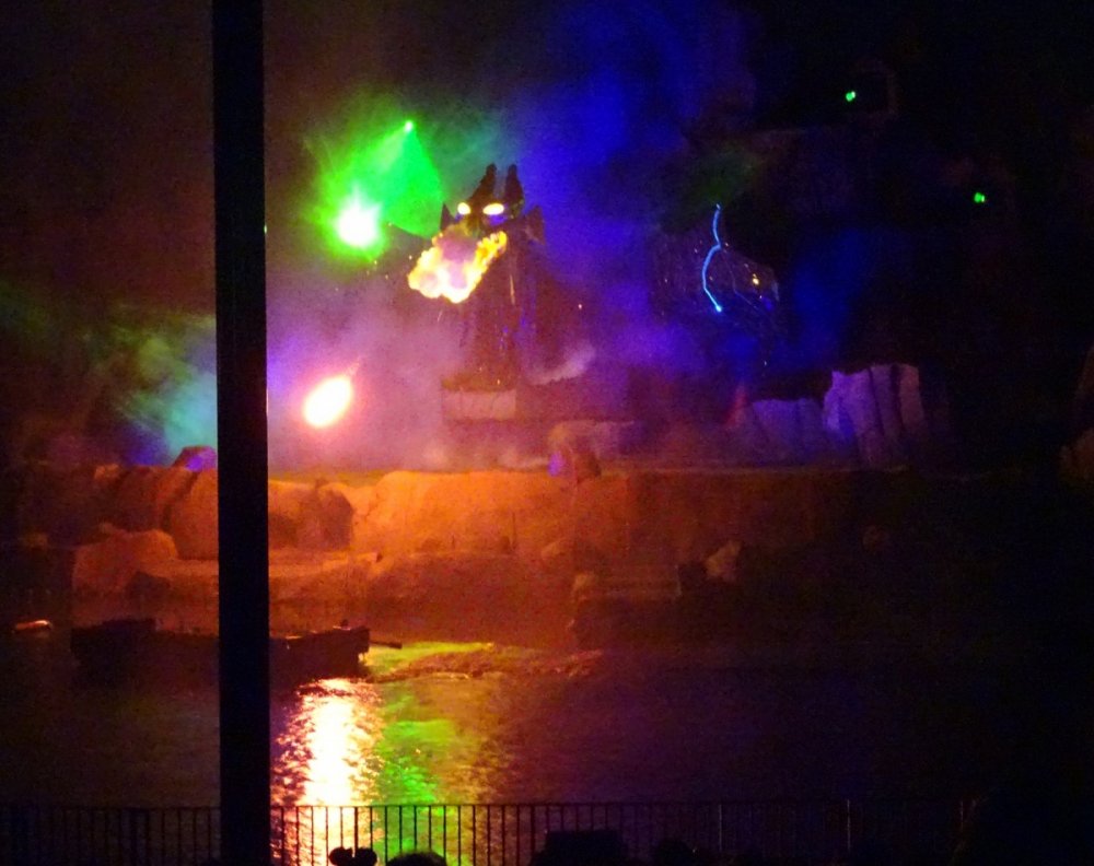 fantasmic2.thumb.jpg.3fca59c110e3f38f5f835e5b89ae5ad4.jpg