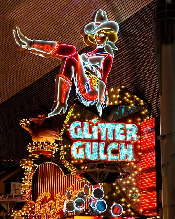 glitter-gulch-downtown-las-vegas-jon-berghoff.thumb.jpg.f8d13600d06f94aa78f86642bf34001e.jpg