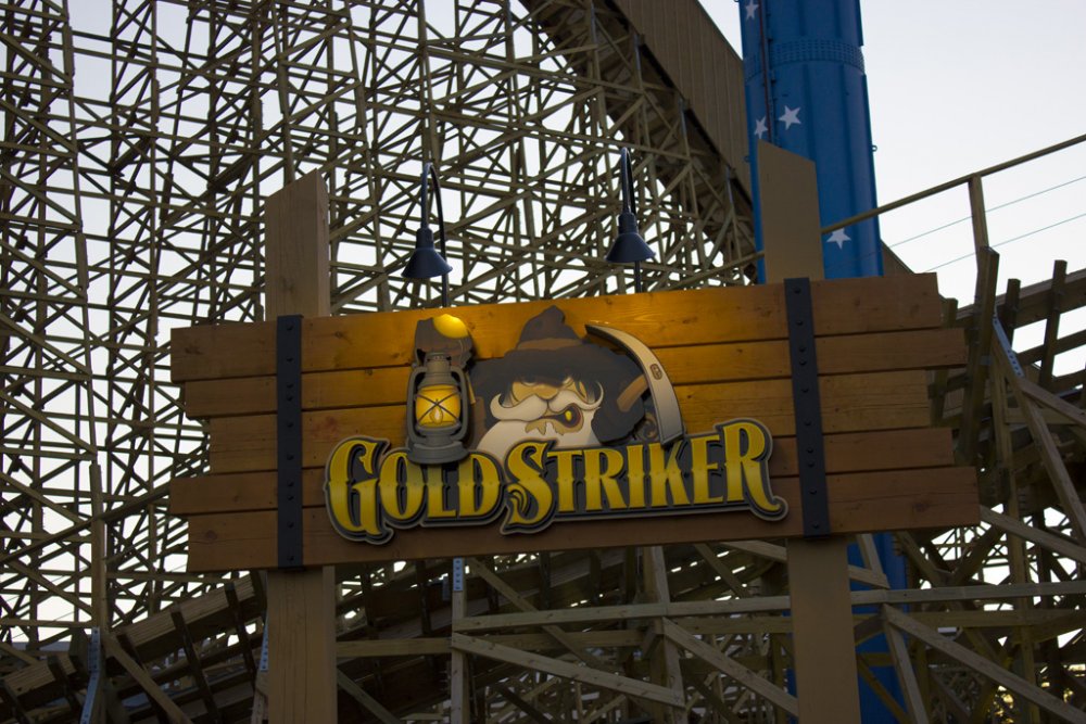 goldstrikersignliteup.thumb.jpg.62d7cbdeb058cc6702a22f8028cc41a5.jpg