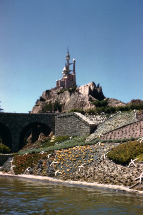 storybook_castle.thumb.jpg.813d3038208a33d5eaeadb22ab7f7b62.jpg