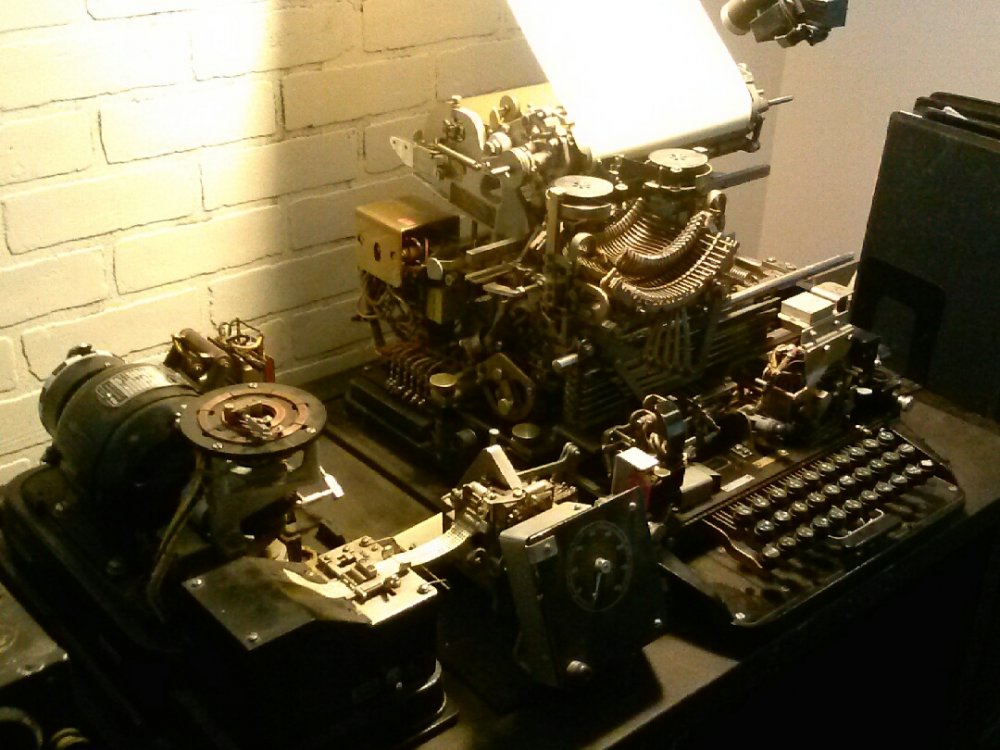 teletype1.thumb.jpg.bc51de4ffc19df454d5d70a5b6cbf9c5.jpg