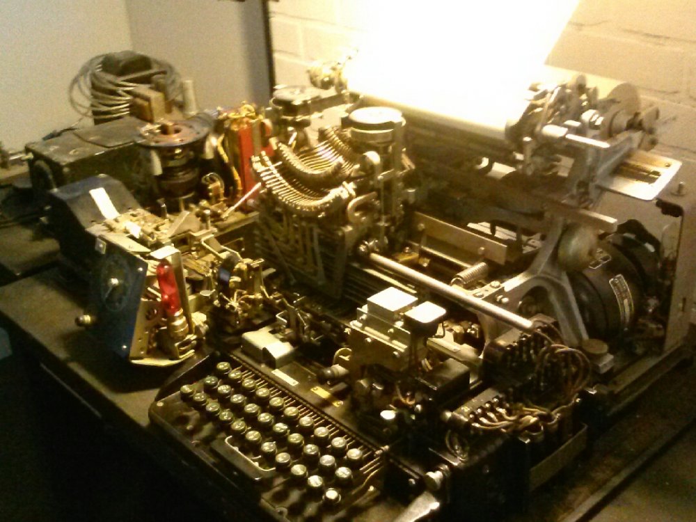 teletype5.thumb.jpg.e367a2e87c1d822b67d4369f1bf5d67f.jpg
