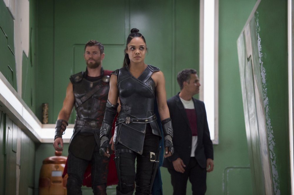 tessa-thompson-thor-ragnarok.thumb.jpg.d70d749d76cb9350348de7a9e2cbf071.jpg