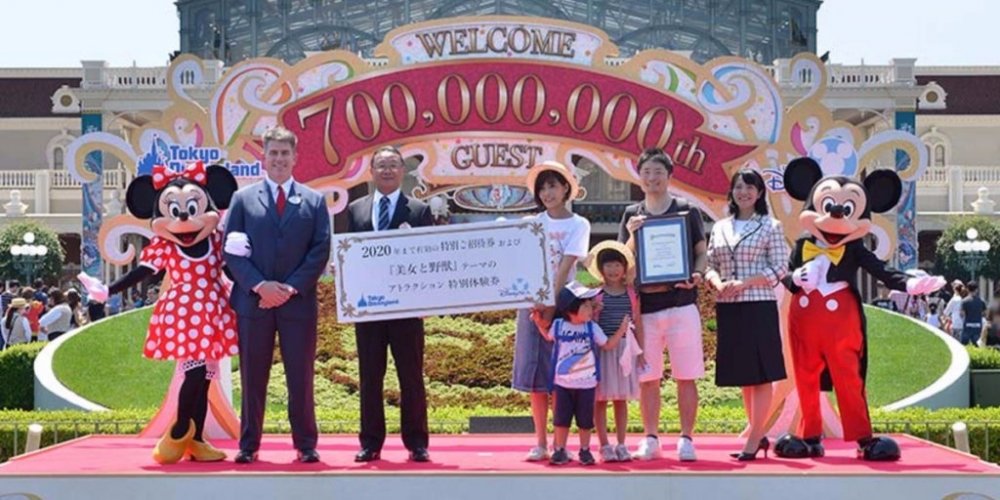 tokyo-disney-resort-welcomes-700-millionth-guest.thumb.jpg.17f6d01220148a757f7b2f437a71d57d.jpg