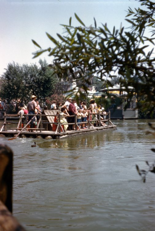 tomsawyer_boat.thumb.jpg.1a868c8cd9f5557ed8bbf25988a4106b.jpg